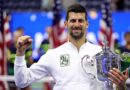 Novak Djokovic, con su trofeo del US Open que ganó en el 2023. Foto: US Open