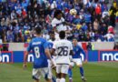 Ángelo Preciado despeja el balón ante la presencia de jugadores de Italia, en la derrota de la Selección de Ecuador, en New Jersey.