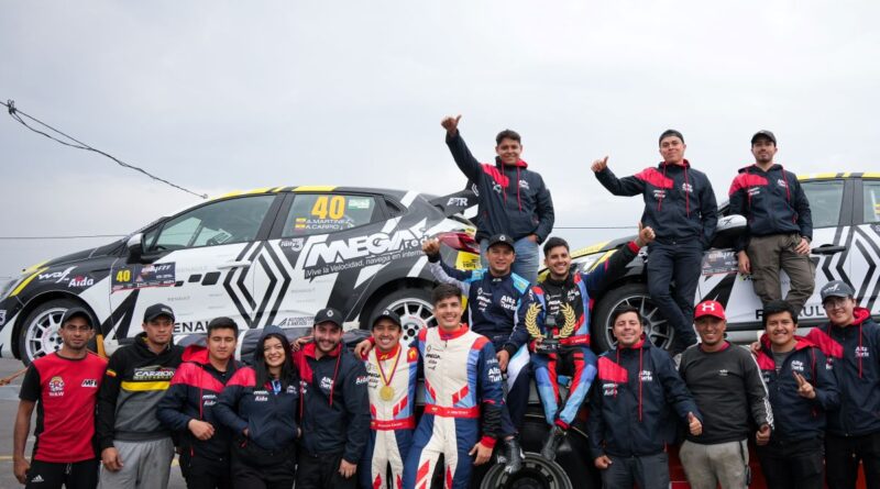 Los pilotos Alejandro y Ricardo Martínez son auspiciados por Renault Ecuador.
