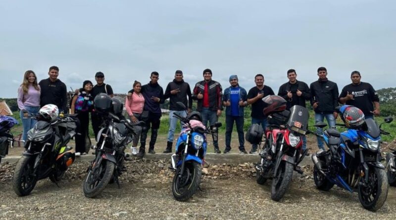 Los integrantes del Team Samadi en un recorrido por la costa ecuatoriana.