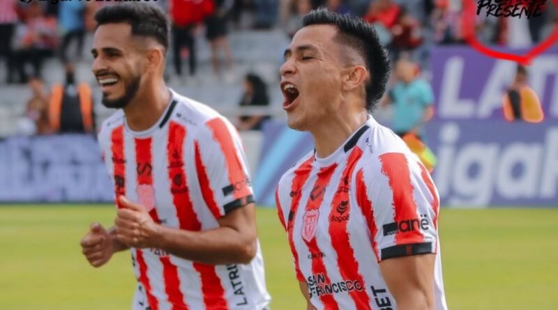 Diego Armas (derecha) celebra el gol que le dio el triunfo al Técnico Universitario sobre Cumbayá FC, en el estadio Bellavista, este 3 de marzo del 2024. Foto: X Técnico Universitario