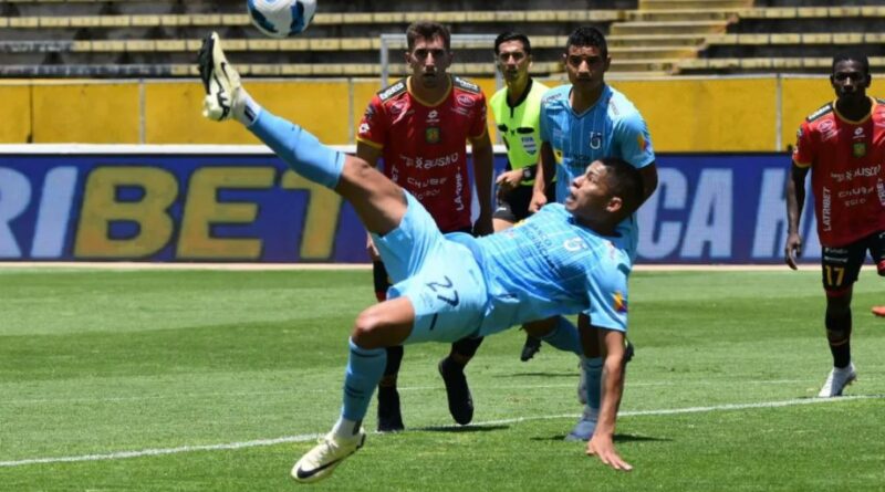 El peruano Kevin Quevedo hizo el gol del empate (3-3) de la Universidad Católica contra Deportivo Cuenca, el 17 de marzo del 2024, en el estadio Atahualpa.