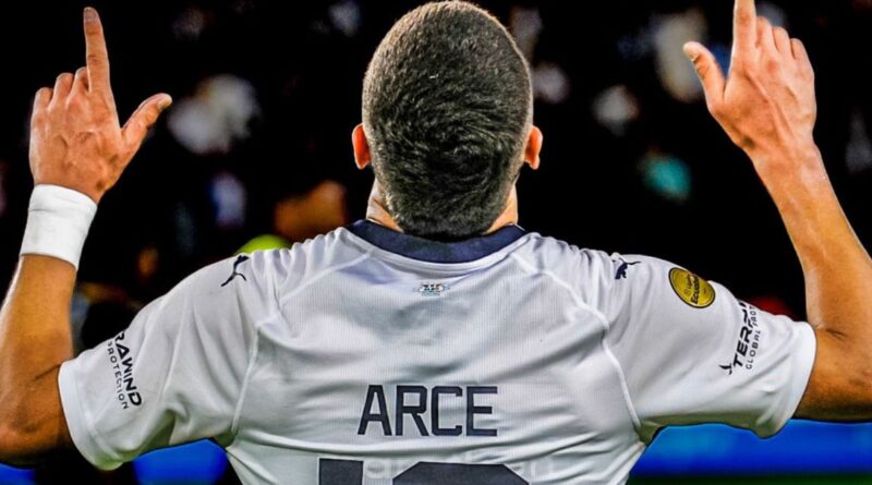 Álex Arce podría dejar Liga de Quito, según reveló su representante, Miguel Gareppe.