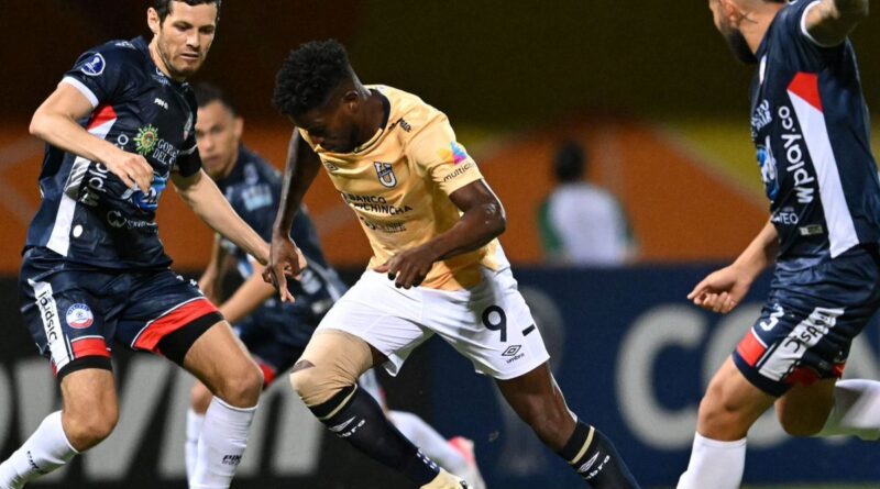 Universidad Católica ganó por 3-1 a Alianza FC, en Colombia.