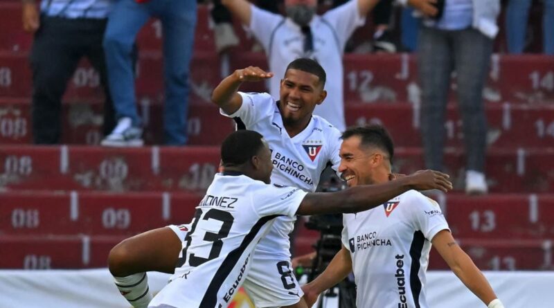 Lisandro Alzugaray celebra el gol que anotó para Liga de Quito ante Botafogo, en la Copa Conmebol Libertadores.