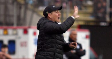 Luis García dejó de ser el entrenador de Deportivo Cuenca, el club lo hizo oficial mediante sus cuentas de redes sociales