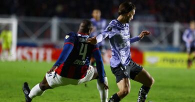 IDV enfrenta un desafío en la Copa Libertadores tras caer 2-0 contra San Lorenzo. La derrota complica su posición en el Grupo F.