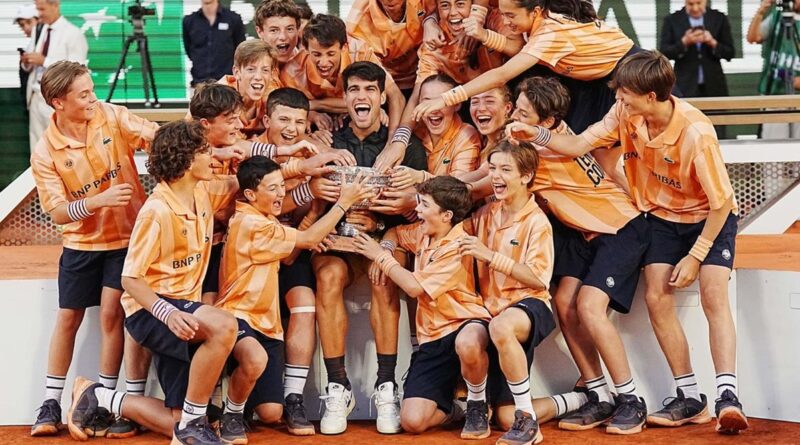 Carlos Alcaraz es campeón del Roland Garros 2024. El español conquistó su primer título de Roland Garros, el segundo Grand Slam de su carrera, tras vencer en la final al alemán Alexander Zverev por 6-3, 6-1, 6-4.
