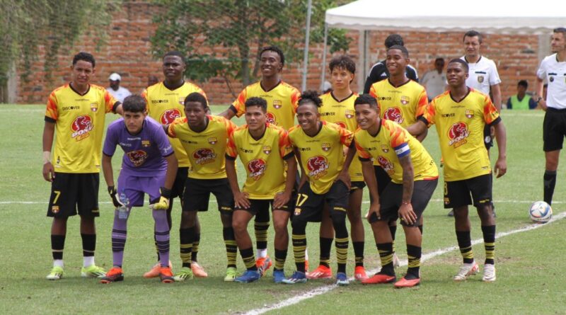 Barcelona SC celebra tras ganar la emocionante final de la Copa de Plata Sub-17 contra Emelec en el Ecuador Youth Cup 2024.