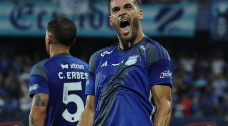 Facundo Castelli se despide de la temporada con Emelec tras sufrir una rotura de ligamentos en la pierna derecha.