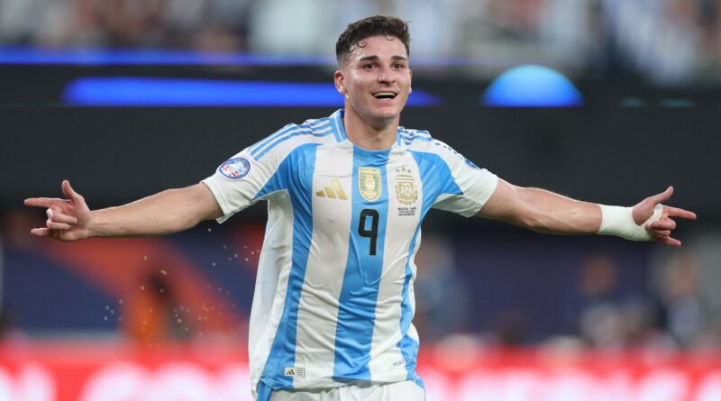 Julián Álvarez anotó el primer gol de Argentina en la Copa América USA 2024. Lionel Messi es titular.