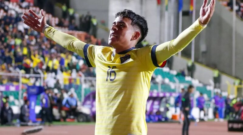 Kendry Páez, el prodigio ecuatoriano de 17 años, marcando historia en la Copa América 2024.