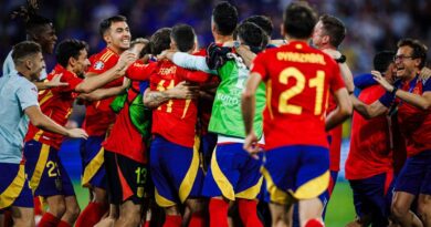 España celebra su pase a la final de la Eurocopa 2024 tras vencer 2-1 a Francia.