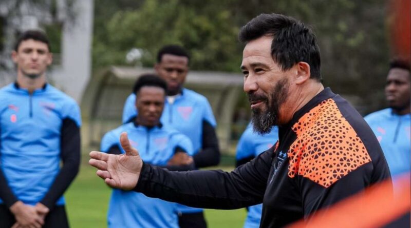 Pablo Sánchez, entrenador de Liga de Quito, anticipa su debut con gran entusiasmo.