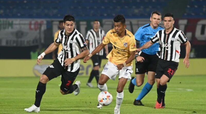 Universidad Católica cae 2-0 ante Libertad en Asunción.