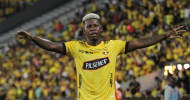 Barcelona SC, dueño de los derechos de Gabriel Cortez, no lo quiere ceder porque podría enfrentar a El Nacional en Copa Libertadores.