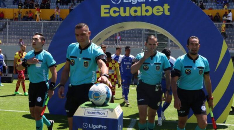 El gremio arbitral evalúa suspender la primera fecha de la LigaPro debido a deudas.