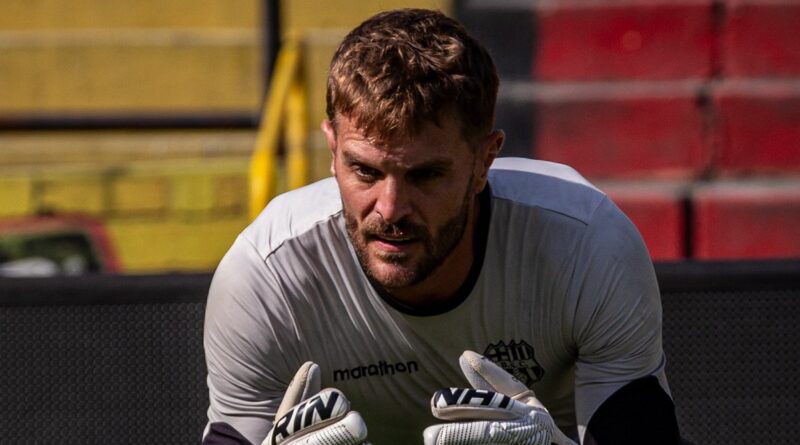 El guardameta de Barcelona SC, Javier Burrai, no tuvo un buen desempeño ante Bragantino y concedió dos goles en Copa Sudamericana.