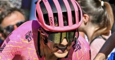 El ciclista Richard Carapaz ascendió al puesto 26 luego de cumplir una destacada actuación en la etapa 7 del Tour de Francia.