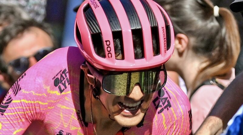 El ciclista Richard Carapaz ascendió al puesto 26 luego de cumplir una destacada actuación en la etapa 7 del Tour de Francia.