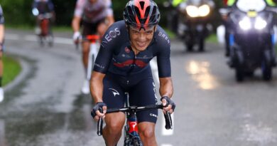El ciclista ecuatoriano Richard Carapaz no paso apuros en la etapa 10 y pudo mantener el puesto 30 del Tour de Francia.