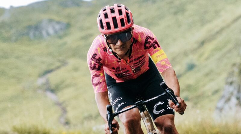 El ciclista ecuatoriano Richard Carapaz protagonizó un ataque en la etapa 13 y consiguió ascender en la General.