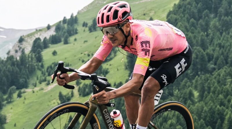 El ciclista Richard Carapaz se apoderó del maillot de rey de la montaña tras una gran participación en la etapa 19 del Tour.