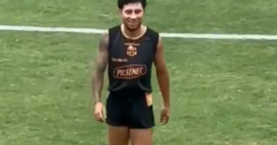 Joao Rojas, futbolista de Barcelona SC, empezó a rehabilitarse de su lesión (fractura de peroné en la pierna derecha) en las canchas alternas.