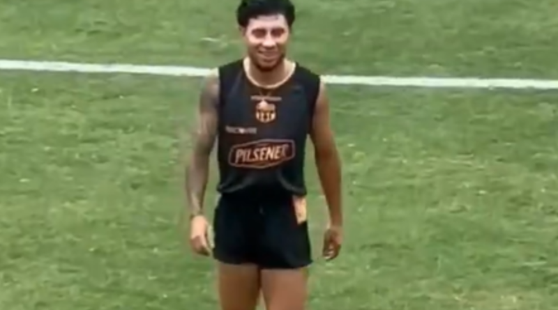 Joao Rojas, futbolista de Barcelona SC, empezó a rehabilitarse de su lesión (fractura de peroné en la pierna derecha) en las canchas alternas.