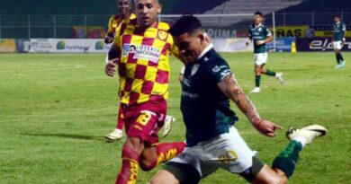 Orense celebra su impresionante victoria de 4-0 ante Aucas en la LigaPro.