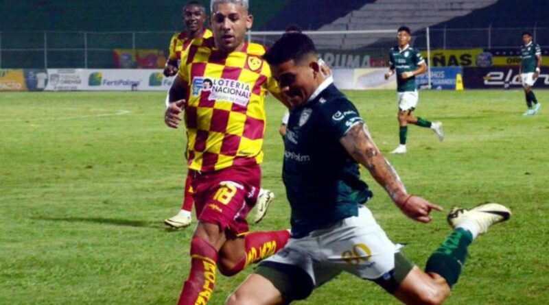 Orense celebra su impresionante victoria de 4-0 ante Aucas en la LigaPro.