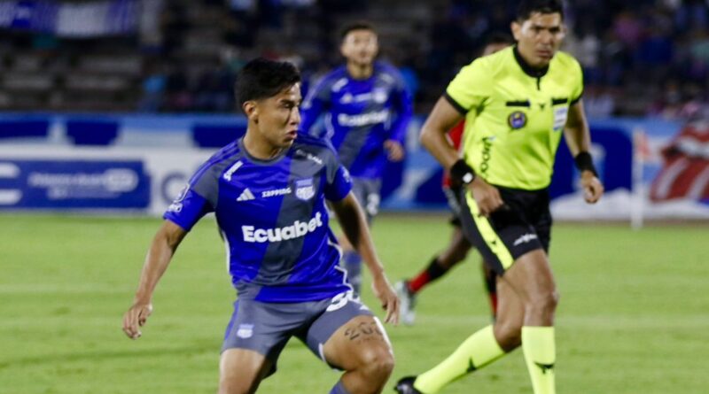 Emelec celebra su clasificación a los octavos de final tras una emocionante tanda de penales contra AV25.