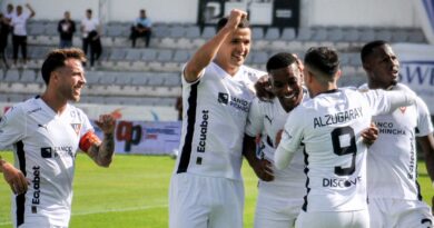 Pablo Sánchez, DT de LDU, alineará el clásico 1-4-3-3 para recibir a Lanús en la ida de los octavos de final de la Sudamericana.