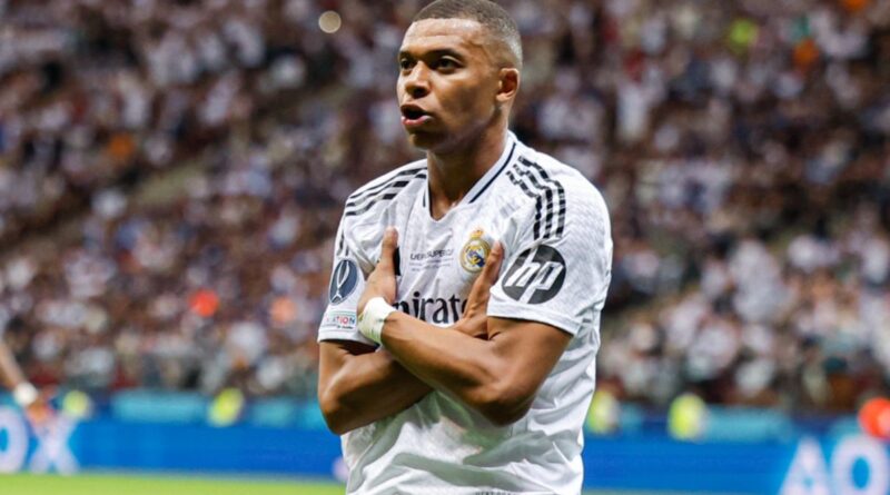 Kylian Mbappé celebra su primer gol con el Real Madrid en la Supercopa de Europa.