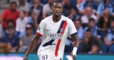 Willian Pacho en acción durante su debut con el PSG, donde se destacó en la victoria 4-1 contra Le Havre.