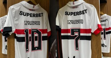 Emotivo homenaje de Sao Paulo a Juan Izquierdo, quien falleció recientemente. El equipo juega con su apellido en la camiseta en señal de respeto.