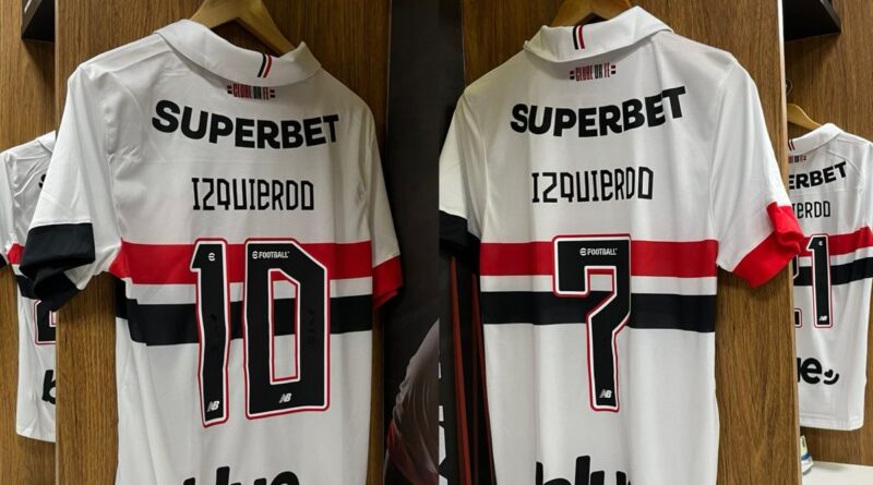 Emotivo homenaje de Sao Paulo a Juan Izquierdo, quien falleció recientemente. El equipo juega con su apellido en la camiseta en señal de respeto.