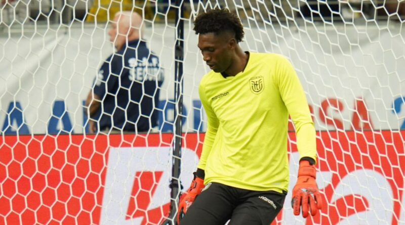 Gilmar Napa, arquero de Emelec, recibe su primera oportunidad en la selección mayor, asumiendo el reto de cubrir el arco tras la salida de Alexander Domínguez.