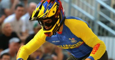 Alfredo Campo selló su clasificación a semifinales del BMX Racing masculino luego de tres rondas que lo ubicaron en el puesto 7 de la general.