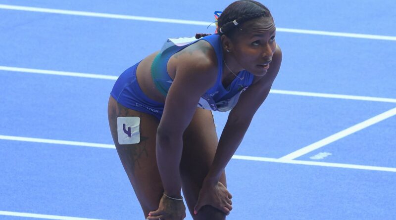 Ángela Tenorio, atleta ecuatoriana, se despidió de París 2024 tras culminar sexta en el quinto Heat de los cien metros planos.