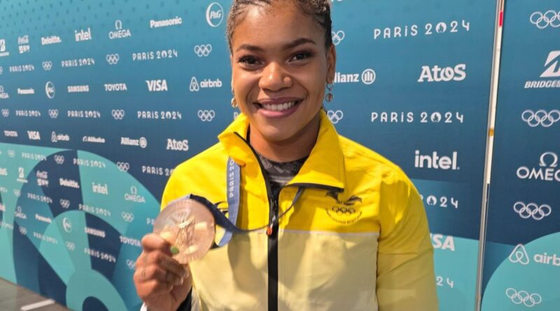 Angie Palacios Dajomes ganó la medalla de bronce en halterofilia en la categoría de 71 kg, con un total de 256 kg en París 2024.