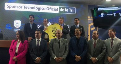 Francisco Egas, en representación de FEF, firmó un convenio con Telconet, en la Casa de la Selección de Ecuador. El partido contra Brasil será el 6 de septiembre del 2024.