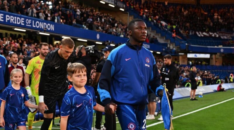 Moisés Caicedo fue capitán del Chelsea en la UEFA Conference League, el 22 de agosto del 2024.