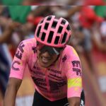 Richard Carapaz se mantiene en la lucha por el podio en la Vuelta a España, mientras Primož Roglič se consolida como líder.