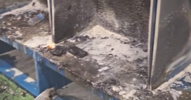 El camerino de visitantes del Estadio George Capwell se incendió durante el compromiso de Emelec y Técnico Universitario debido a un celular.