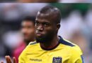 Enner Valencia celebra su gol ante Perú, rompiendo una sequía de seis años sin anotar en Quito.