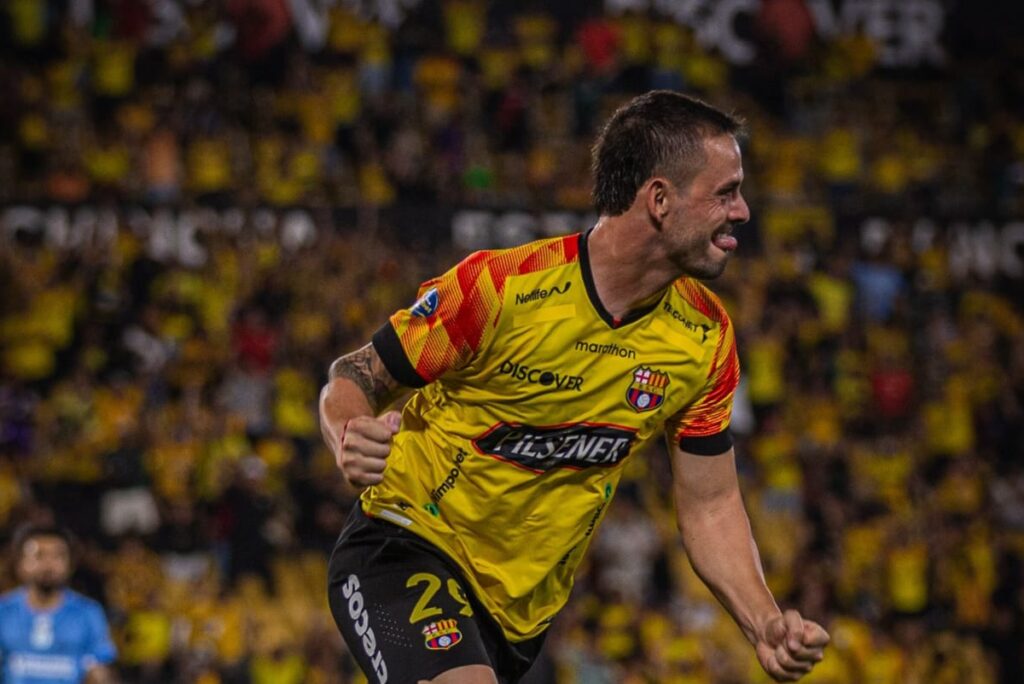 Octavio Rivero fue la gran figura en la victoria de Barcelona SC sobre Macará. El delantero uruguayo marcó los dos goles del elenco canario.