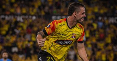 Octavio Rivero fue la gran figura en la victoria de Barcelona SC sobre Macará. El delantero uruguayo marcó los dos goles del elenco canario.