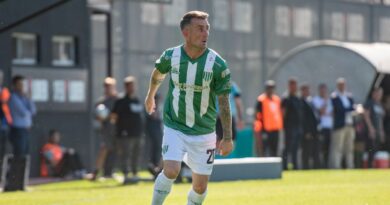 Damián Díaz, figura de Banfield, le dio la victoria al ‘Taladro’ con un golazo de tiro libre en la victoria 1-0 sobre Barracas Central.