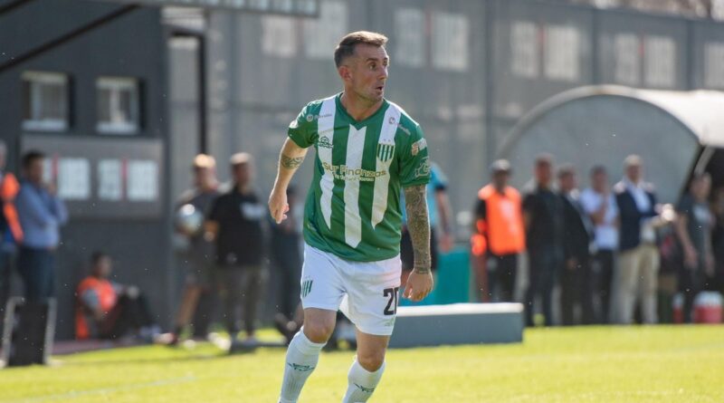 Damián Díaz, figura de Banfield, le dio la victoria al ‘Taladro’ con un golazo de tiro libre en la victoria 1-0 sobre Barracas Central.